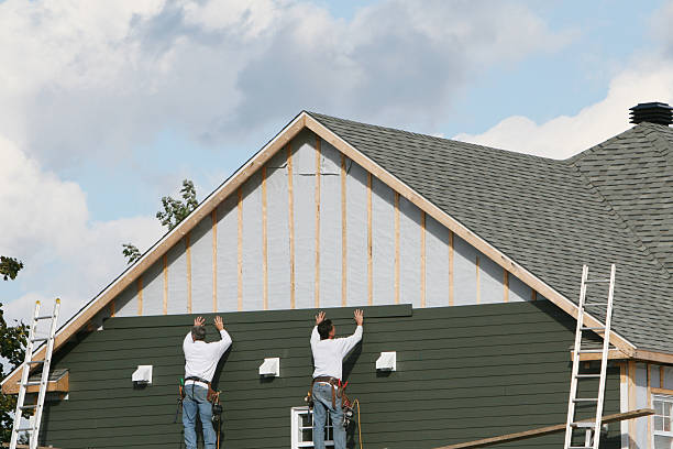 Professional Siding Installation technician working in Port Townsend, WA